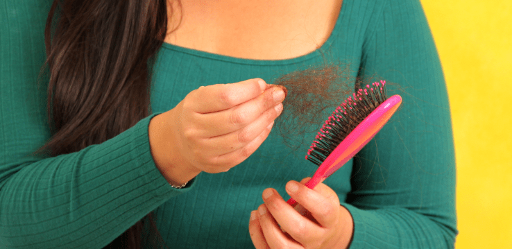 Ma chute de cheveux saisonnière en 5 semaines: Je vous&nbsp;montre!